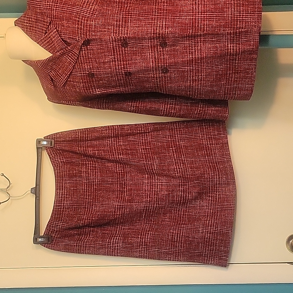 Bill Blass skirt set - Picture 2 of 12